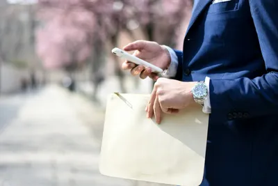 Assinatura digital com envio automático por e-mail, WhatsApp e SMS: vale a pena?